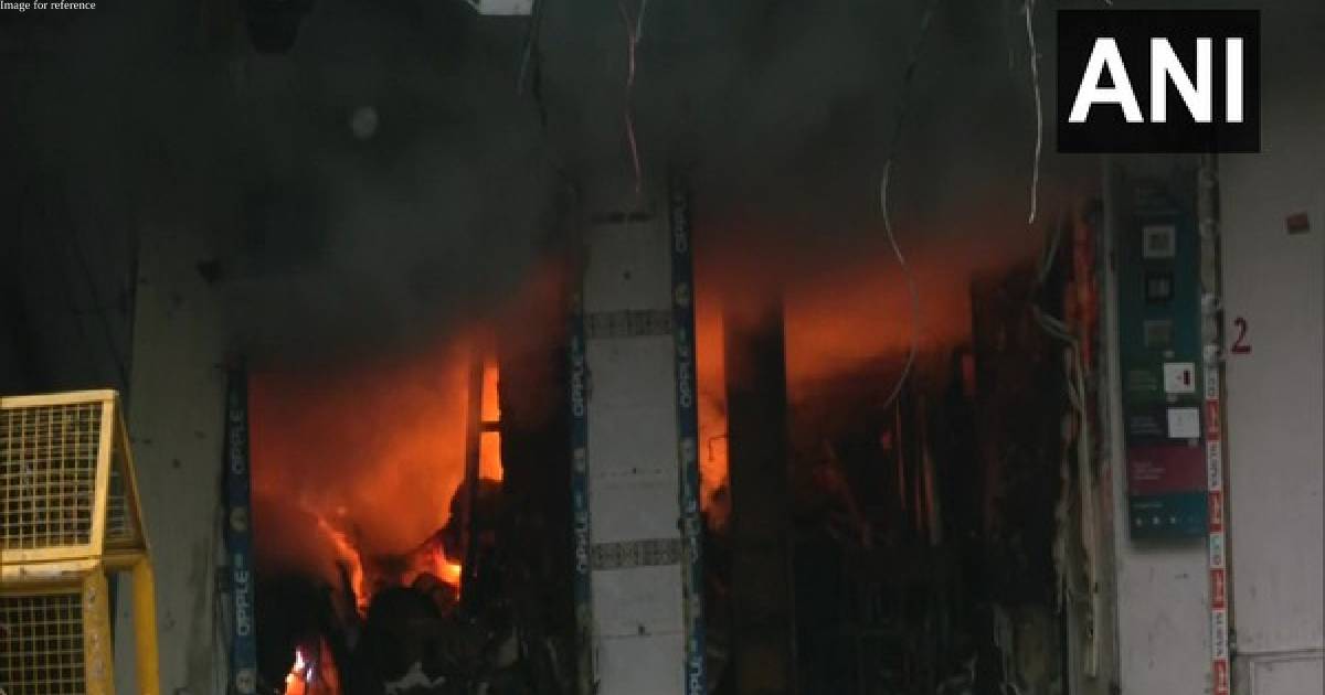 Delhi: Massive fire at Chandni Chowk wholesale market, blaze continues to rage